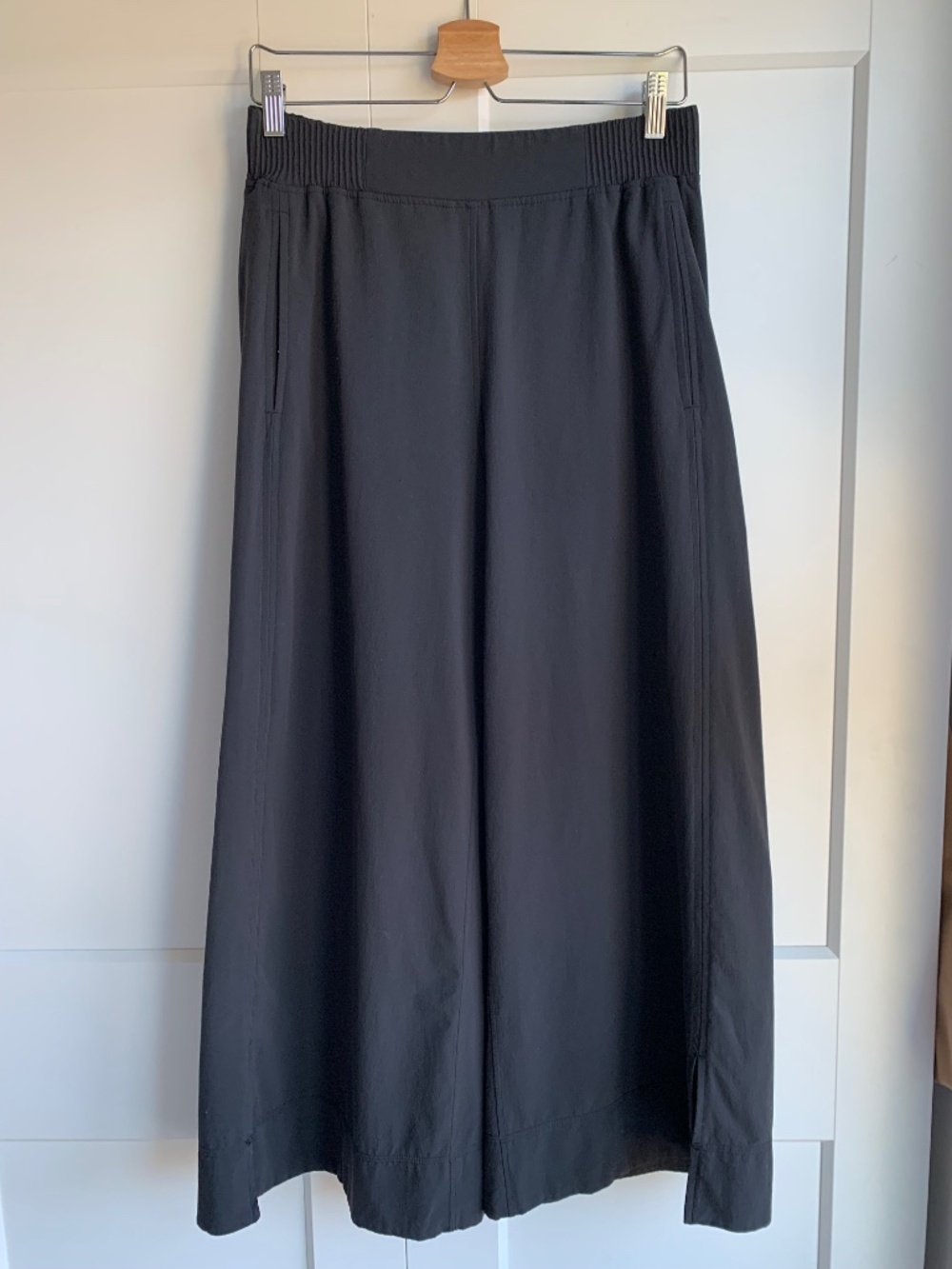 Lululemon Stretch Woven Wide-Leg High Rise Cropped Pant Size M in Black
